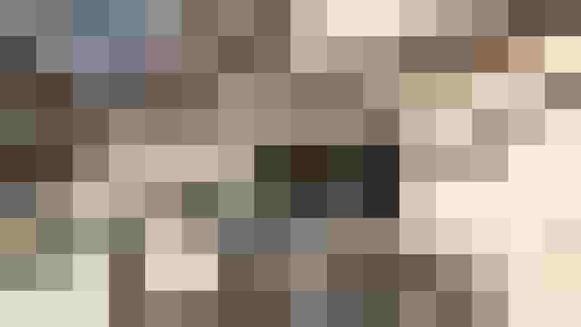 Überdachte Terrasse mit modernen Tischen und Stühlen im Hotel Mittersill